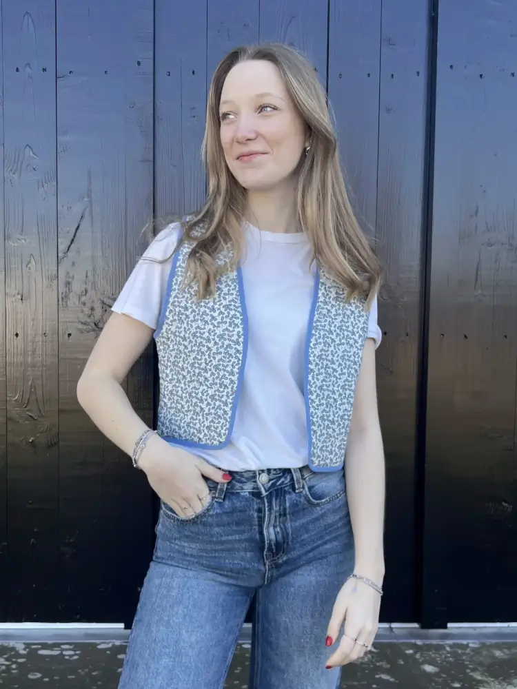 Tweet blauwe bloemetjes afgewerkt met biesje - Afbeelding 2