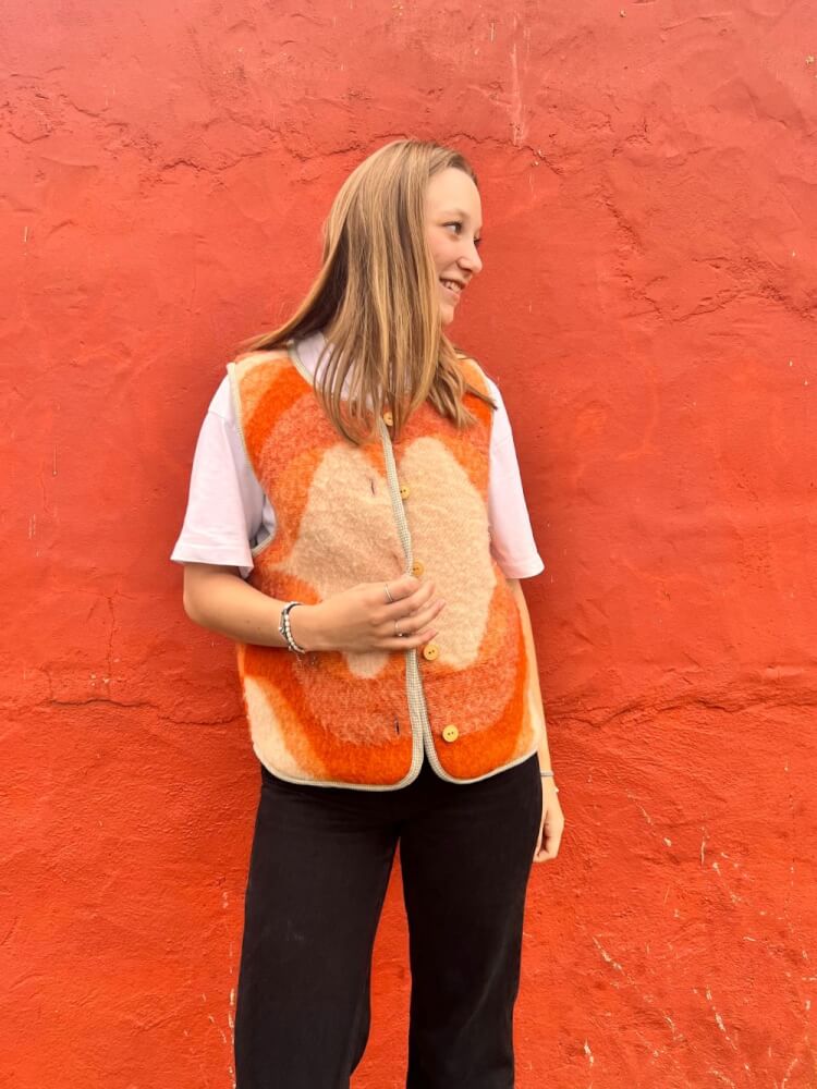 Wollie oranje met lichte voering en knoopsluiting - Afbeelding 2