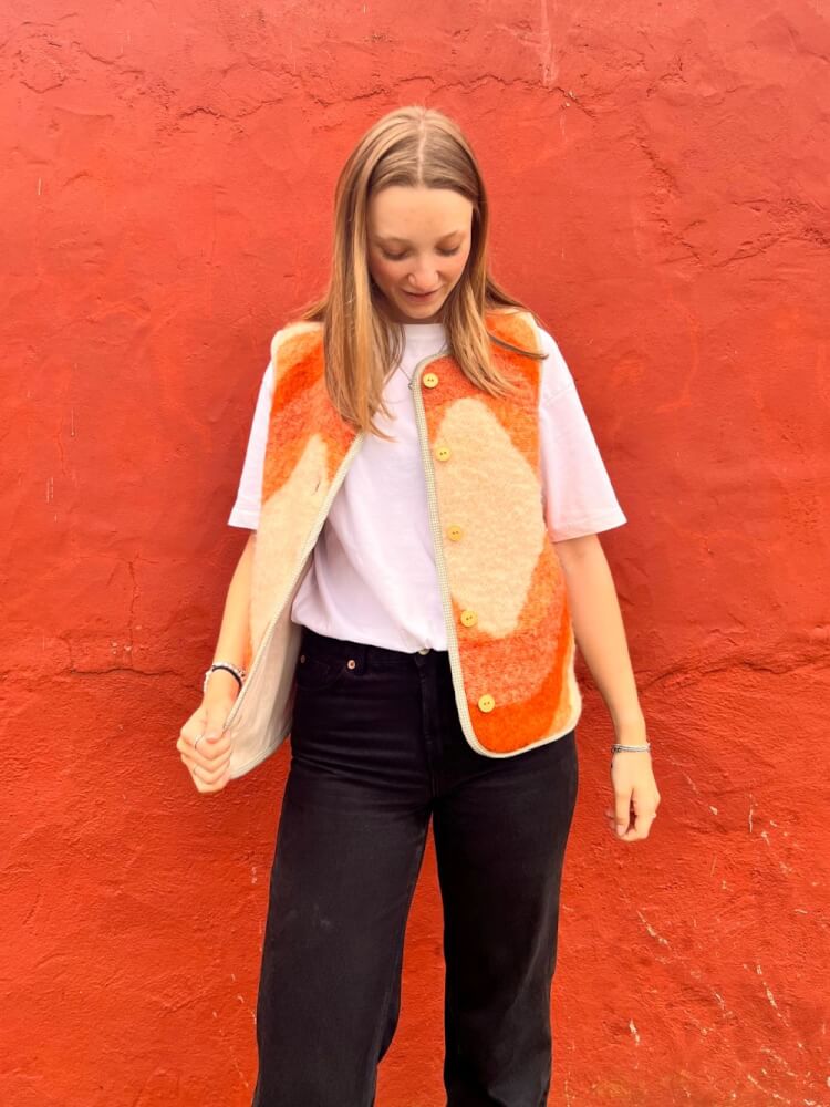 Wollie oranje met lichte voering en knoopsluiting - Afbeelding 3