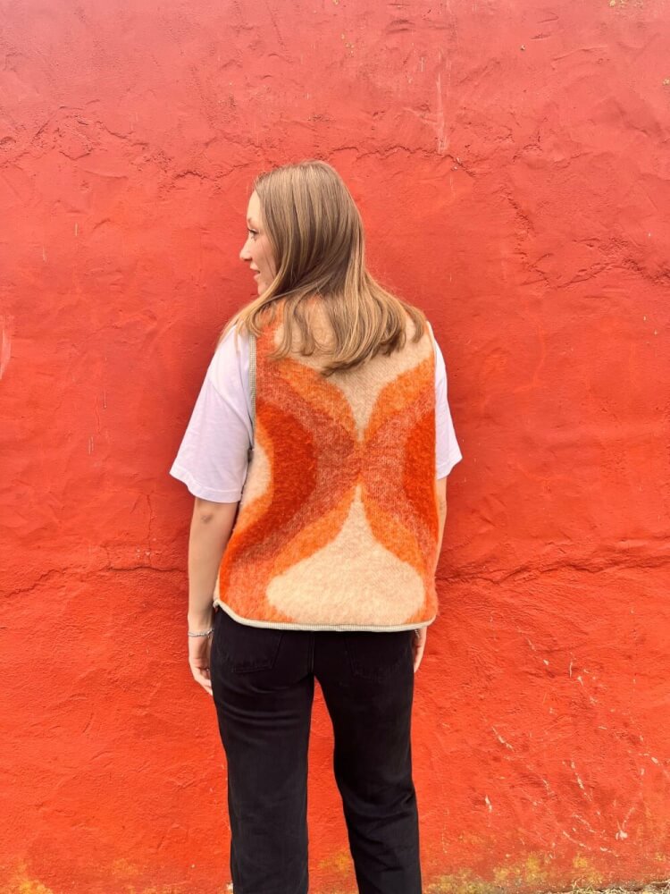 Wollie oranje met lichte voering en knoopsluiting - Afbeelding 4